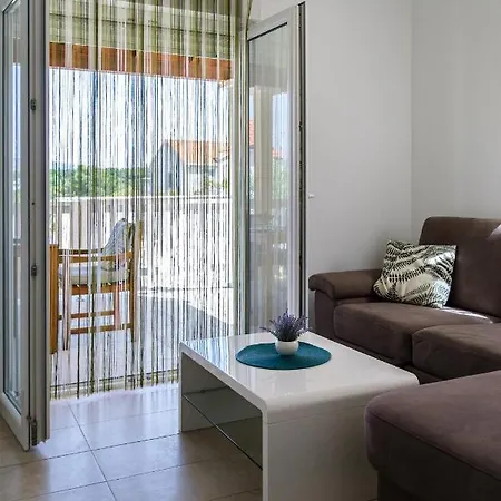 Zdenka Apartment *