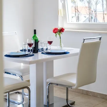 Zdenka Apartment *