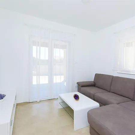 Zdenka Apartment *
